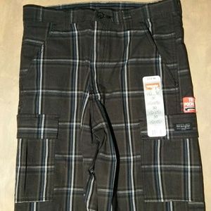Wrangler Cargo shorts size 30 NWT